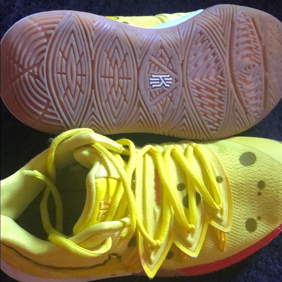 Kyrie 5 Sponge Bob - Picture 3 of 6